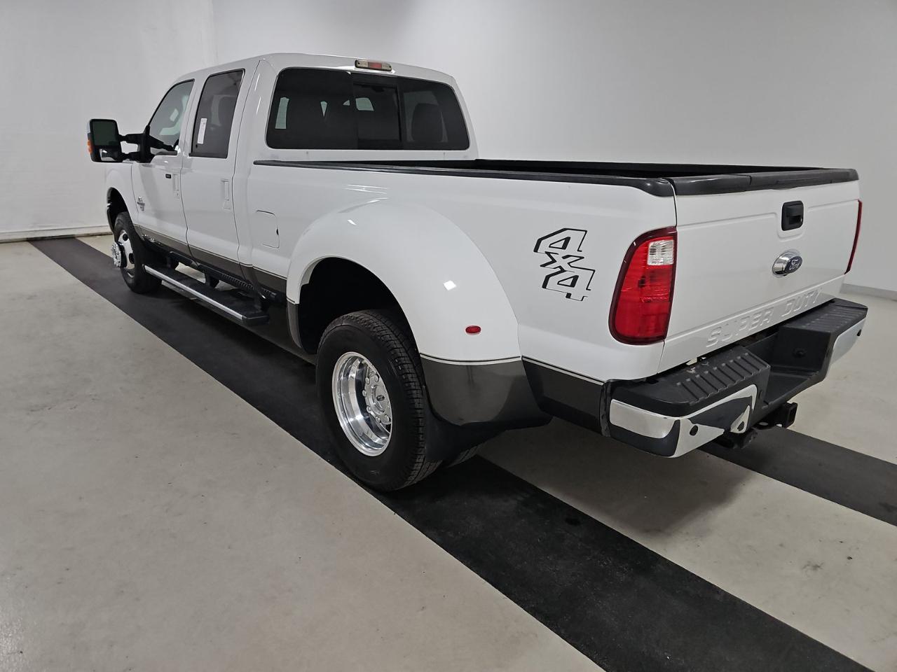 Ford F-350 SD Lariat Crew Cab Long Bed DRW 4WD 2016