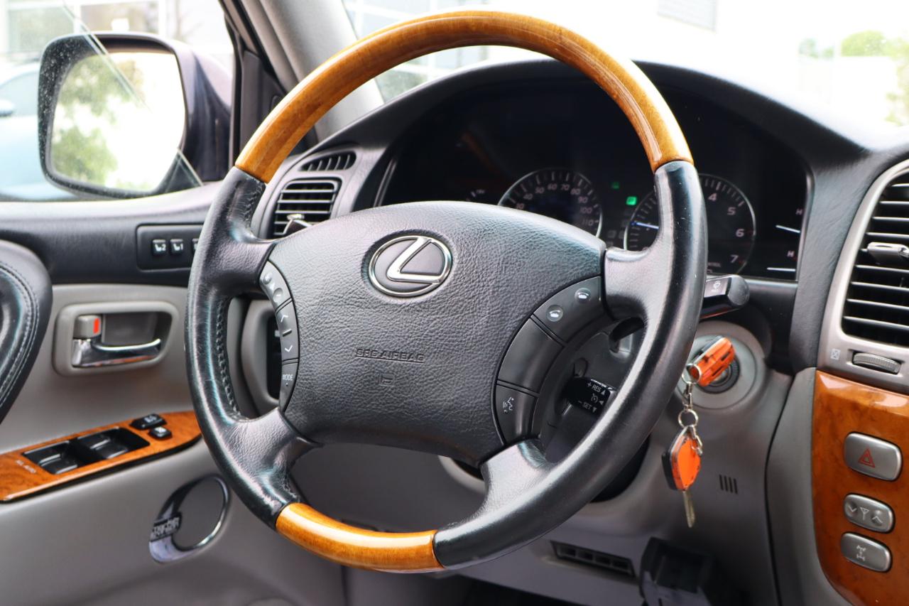 Lexus LX 470 Sport Utility 2005