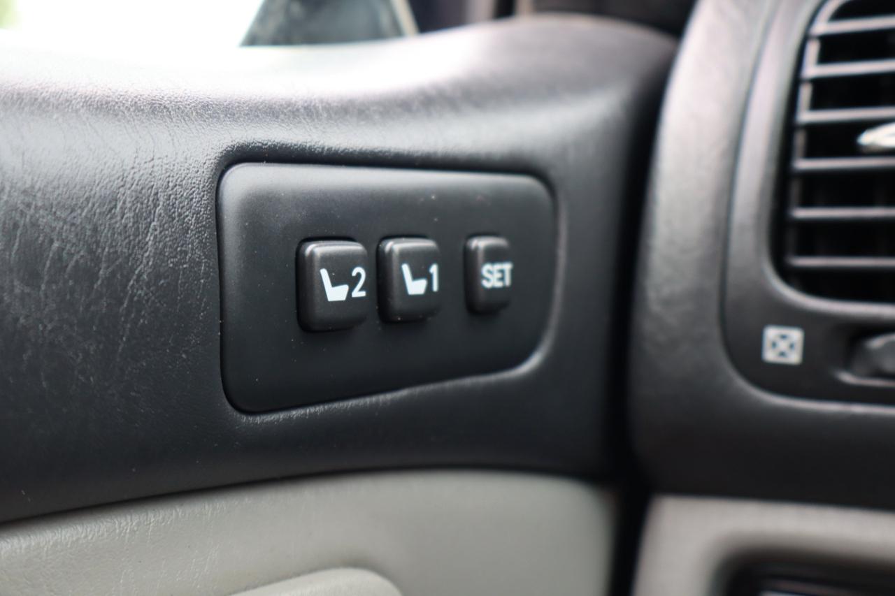 Lexus LX 470 Sport Utility 2005