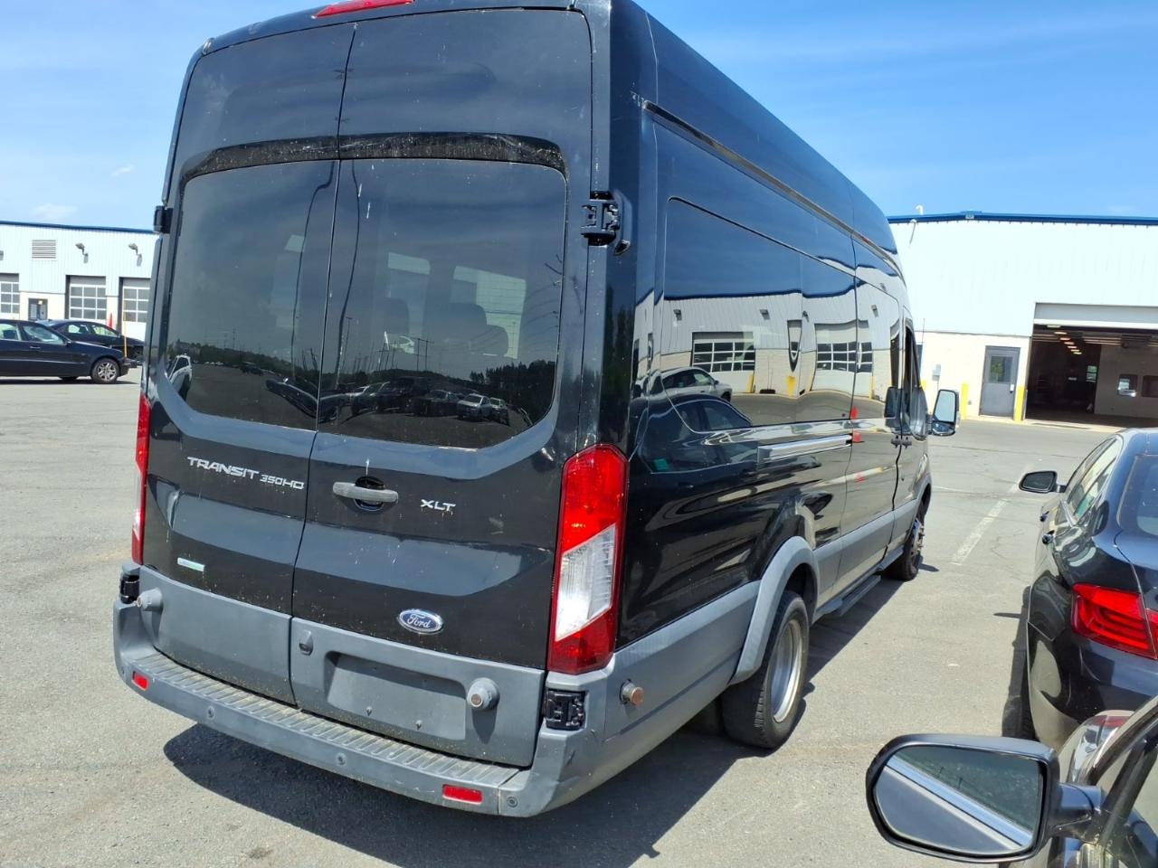 Ford Transit 350 Wagon HD High Roof XLT Sliding Pass. 148 WB EL 2017