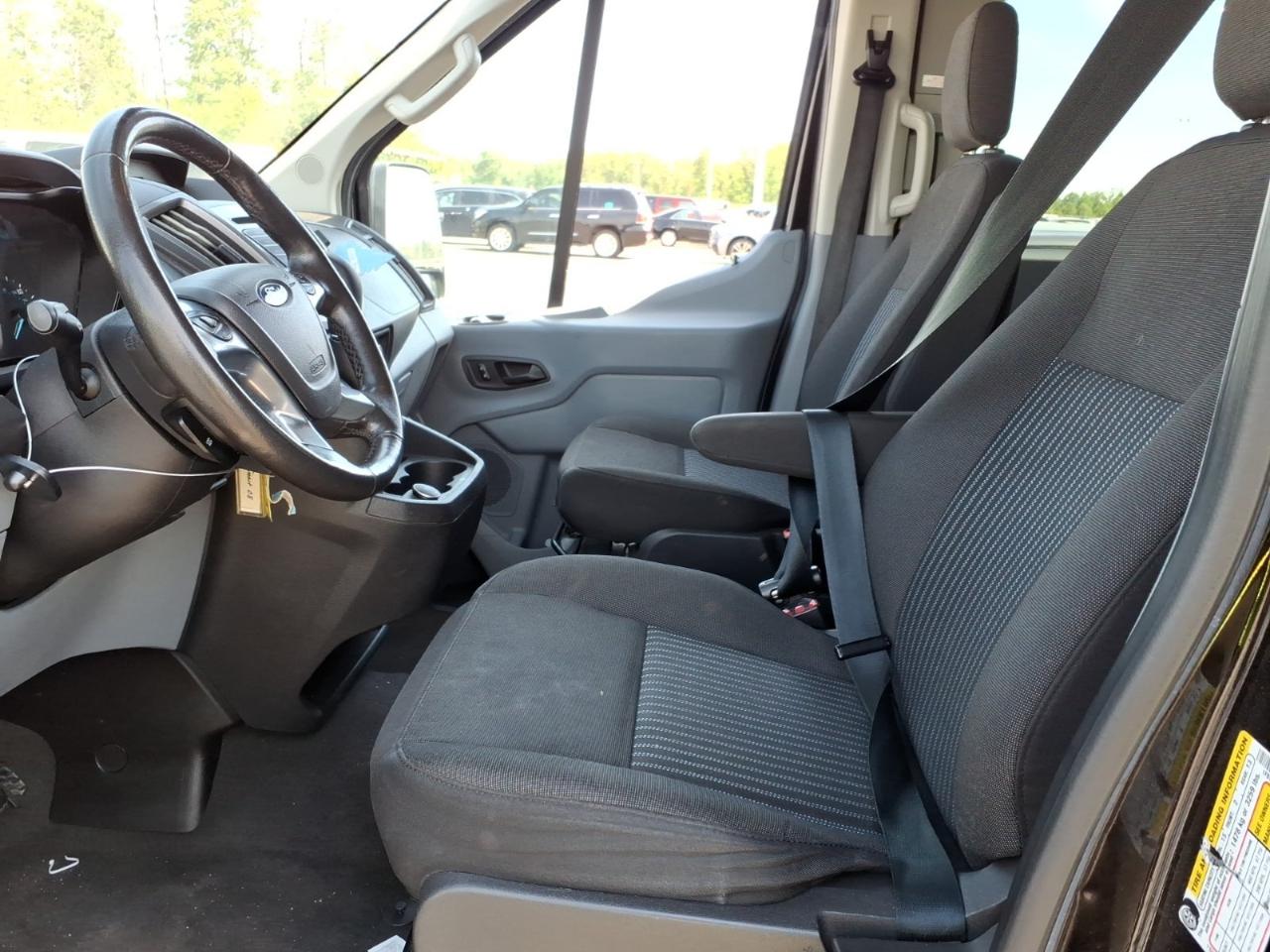 Ford Transit 350 Wagon HD High Roof XLT Sliding Pass. 148 WB EL 2017
