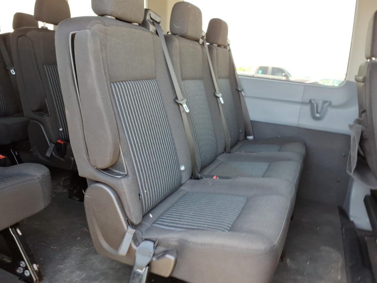 Ford Transit 350 Wagon HD High Roof XLT Sliding Pass. 148 WB EL 2017