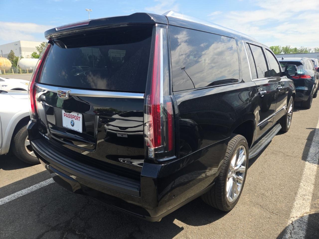 Cadillac Escalade ESV 4WD 4dr Premium Luxury 2017