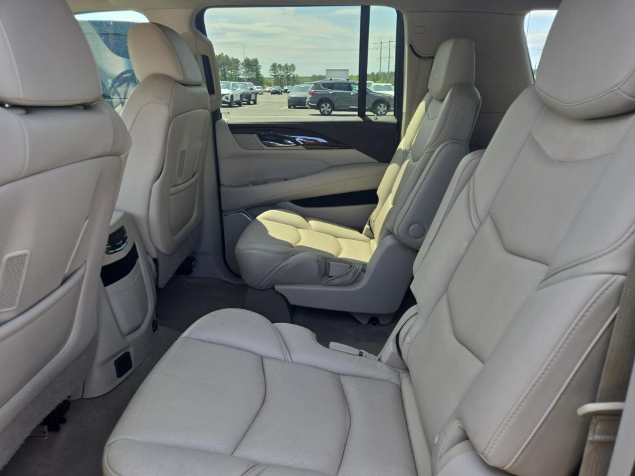 Cadillac Escalade ESV 4WD 4dr Premium Luxury 2017