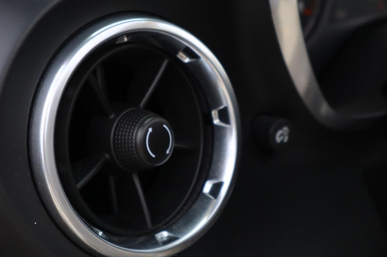 Chevrolet Camaro 1LT Convertible 8A 2019