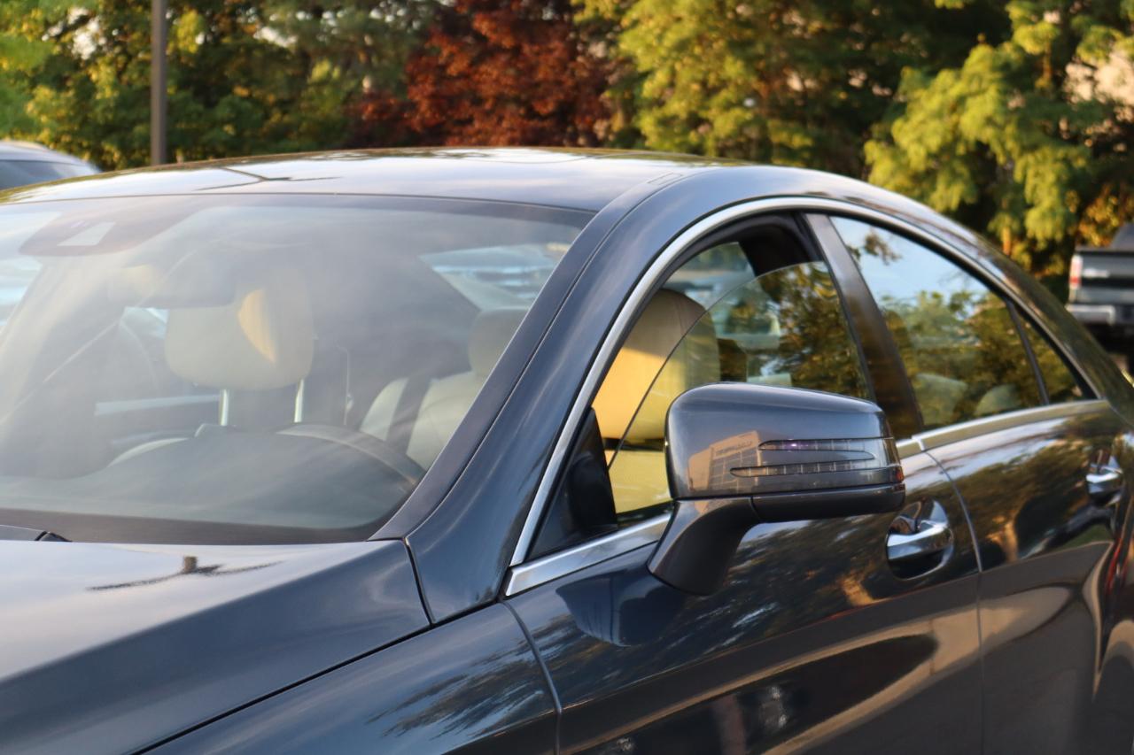 Mercedes-Benz CLS-Class CLS550 4MATIC 2012