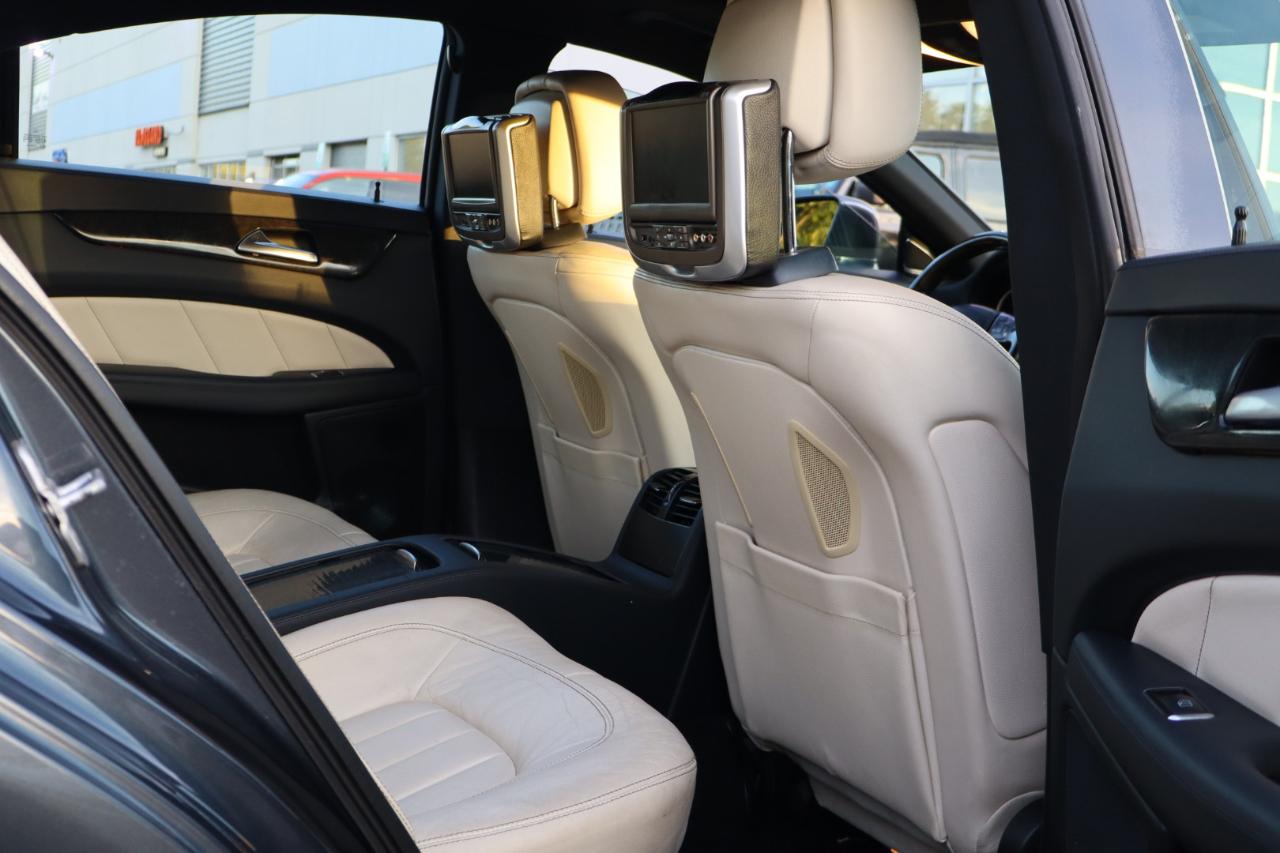 Mercedes-Benz CLS-Class CLS550 4MATIC 2012
