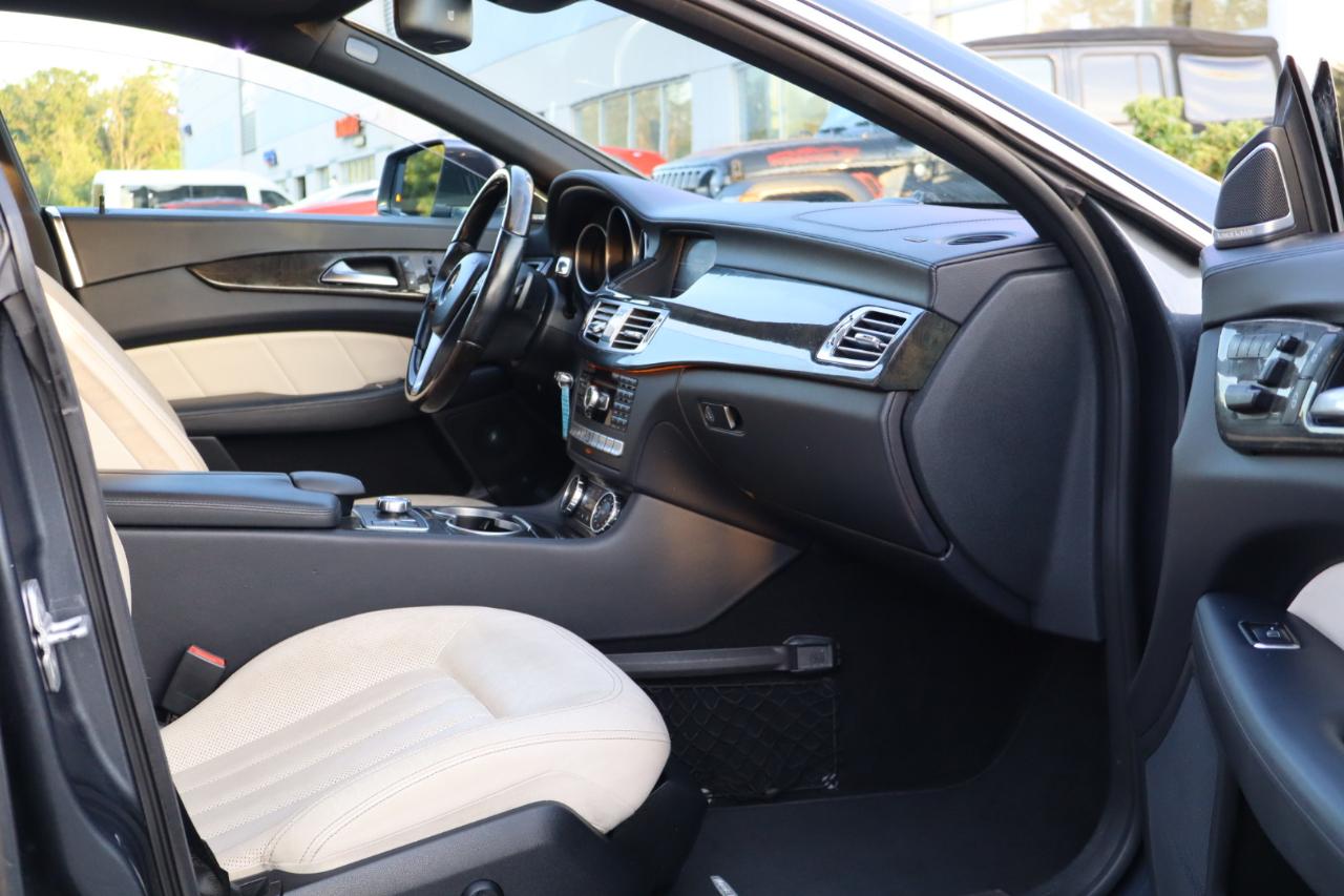 Mercedes-Benz CLS-Class CLS550 4MATIC 2012