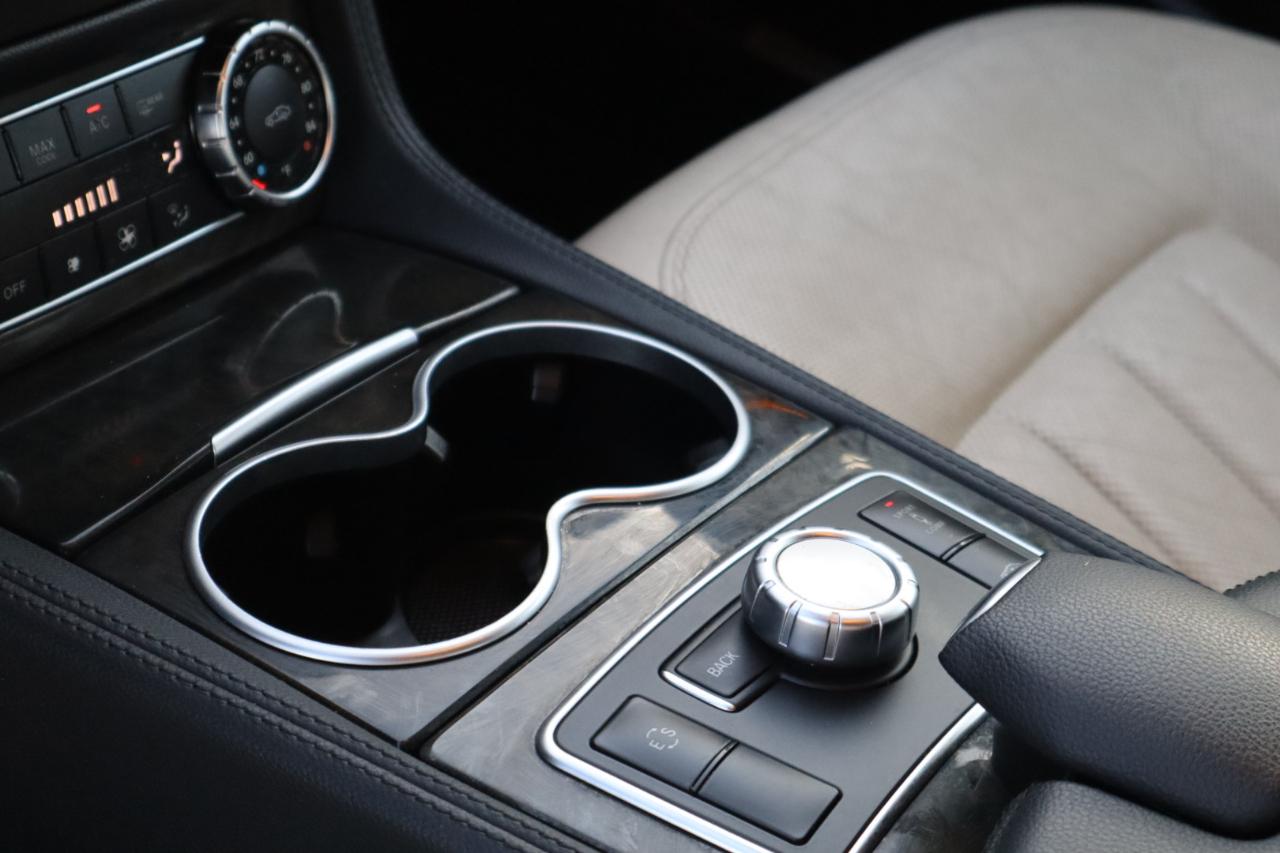 Mercedes-Benz CLS-Class CLS550 4MATIC 2012