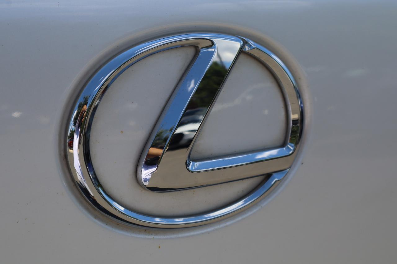Lexus LX 570 4D SUV AWD w/3-Row 2018