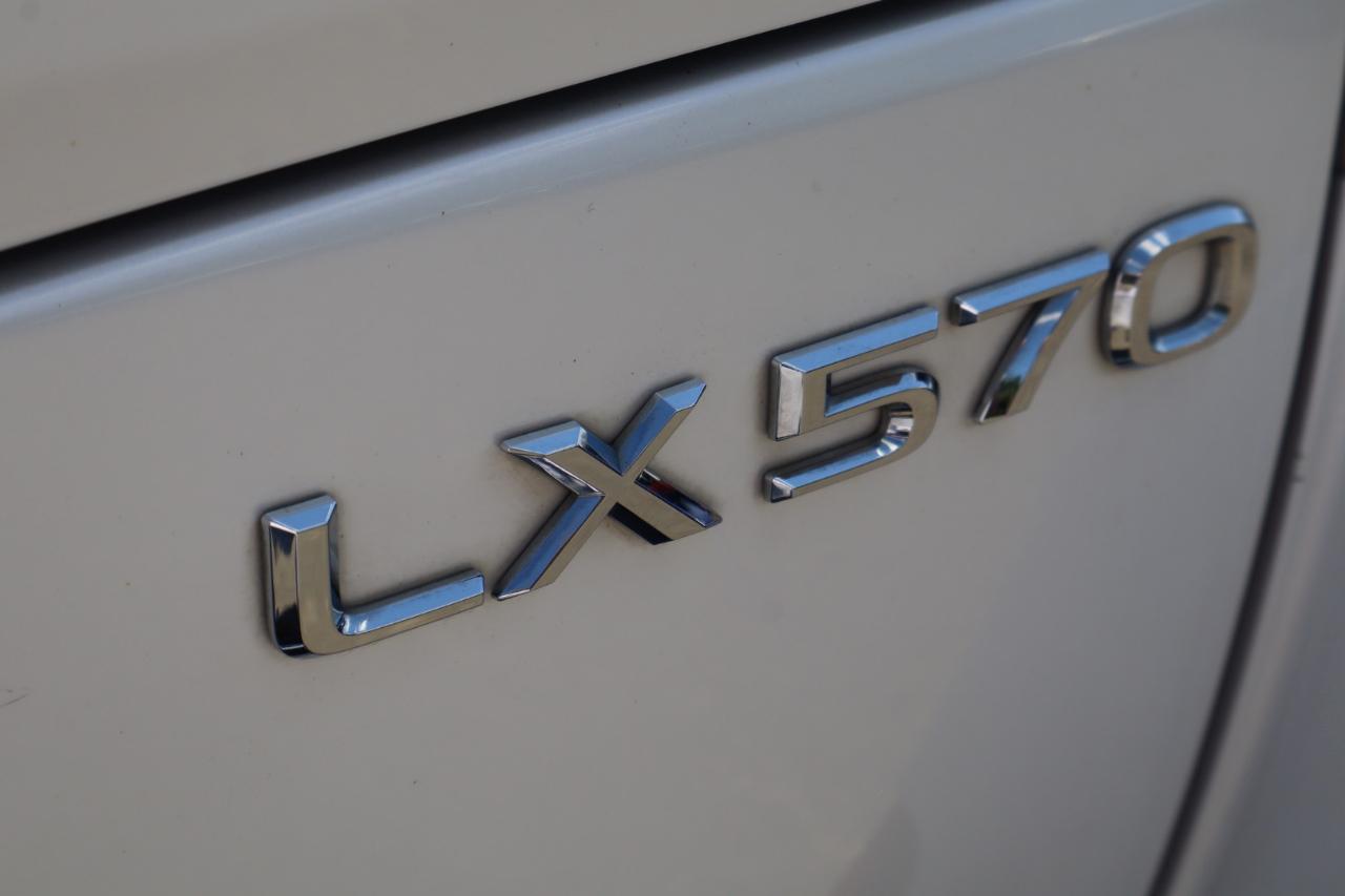 Lexus LX 570 4D SUV AWD w/3-Row 2018
