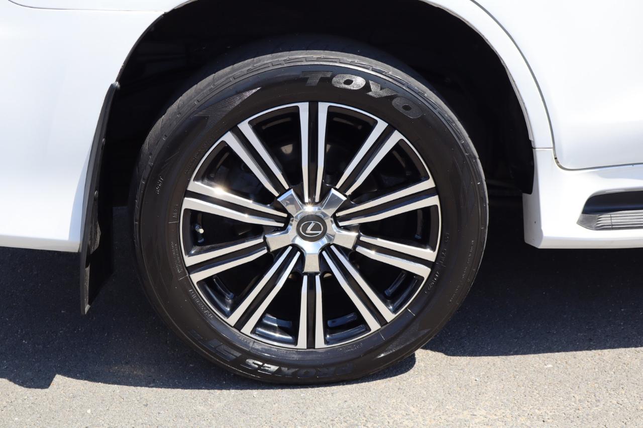 Lexus LX 570 4D SUV AWD w/3-Row 2018