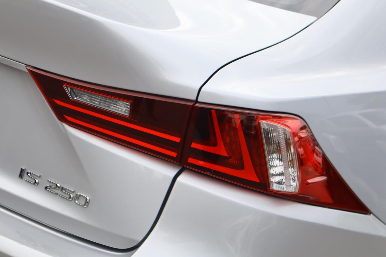 Lexus IS  2014