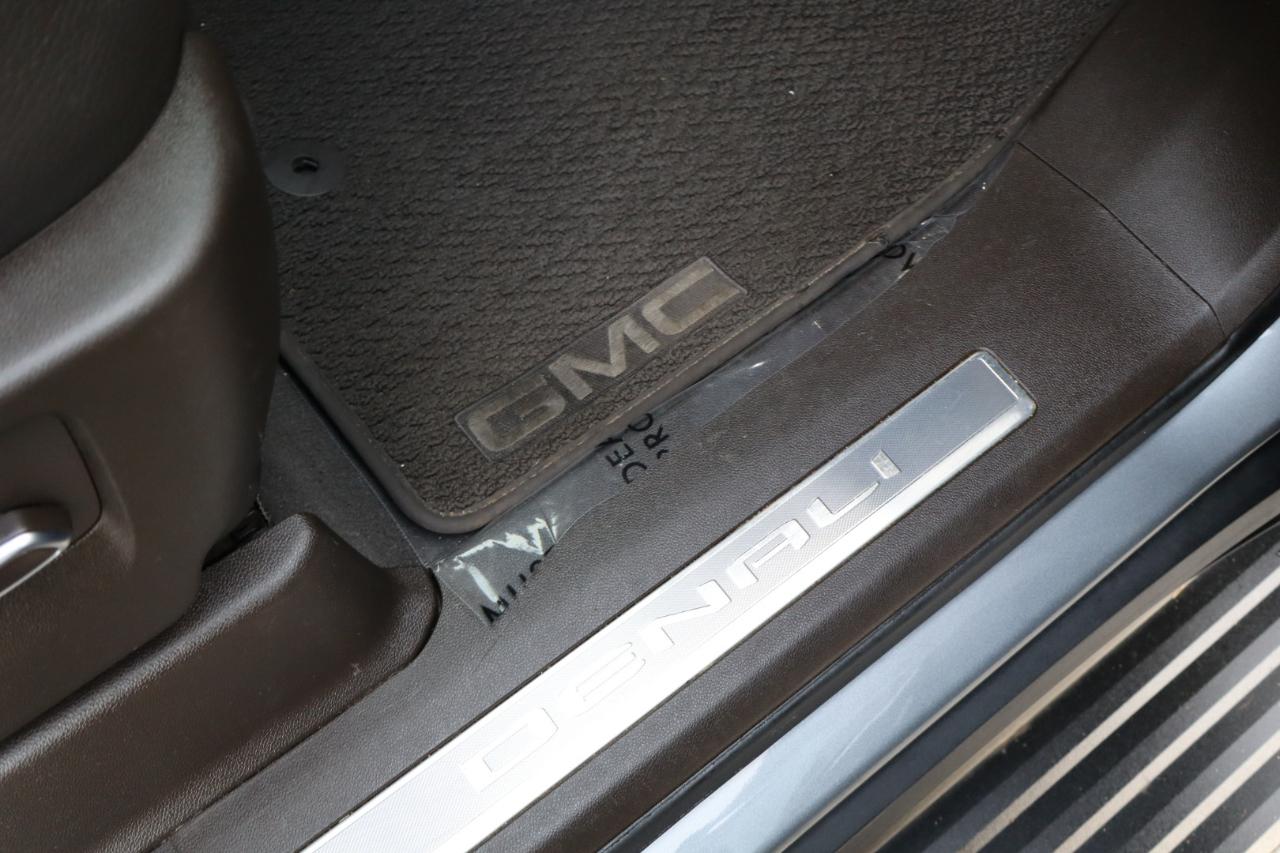 GMC Yukon XL Denali 4WD 2021