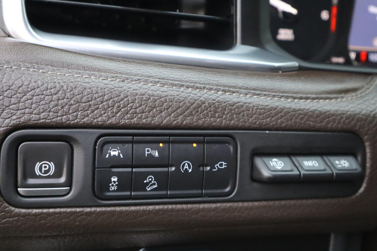 GMC Yukon XL Denali 4WD 2021