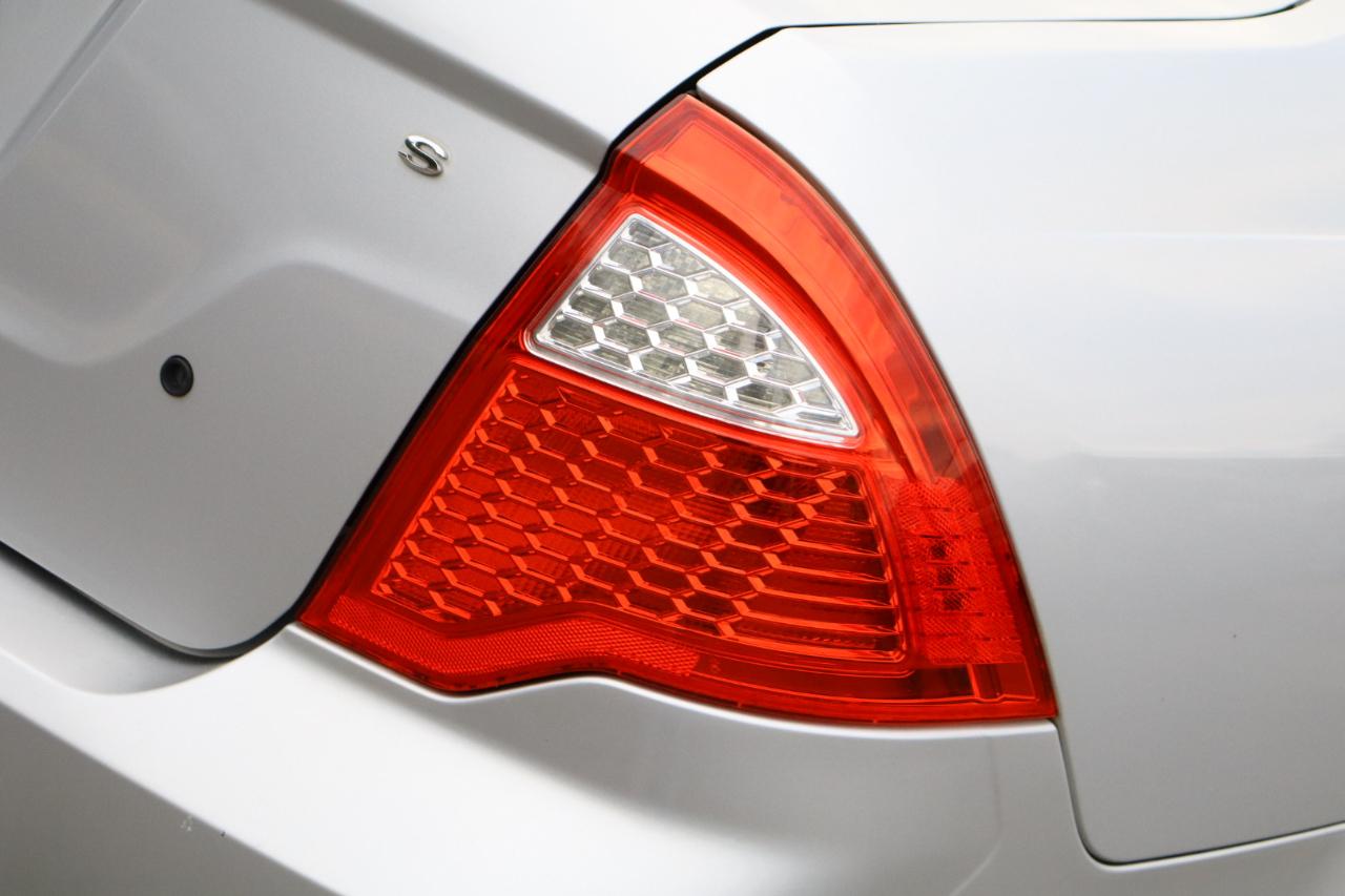 Ford Fusion S 2010