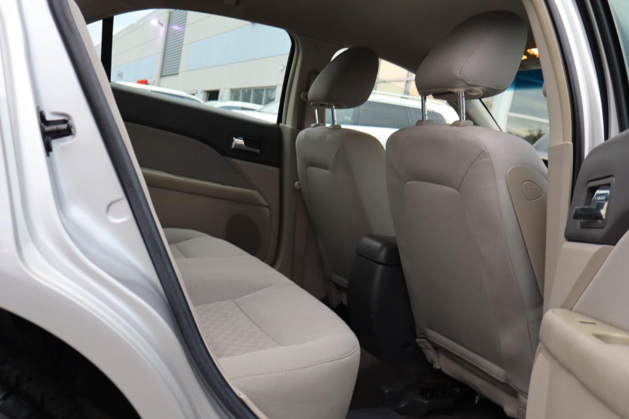 Ford Fusion S 2010