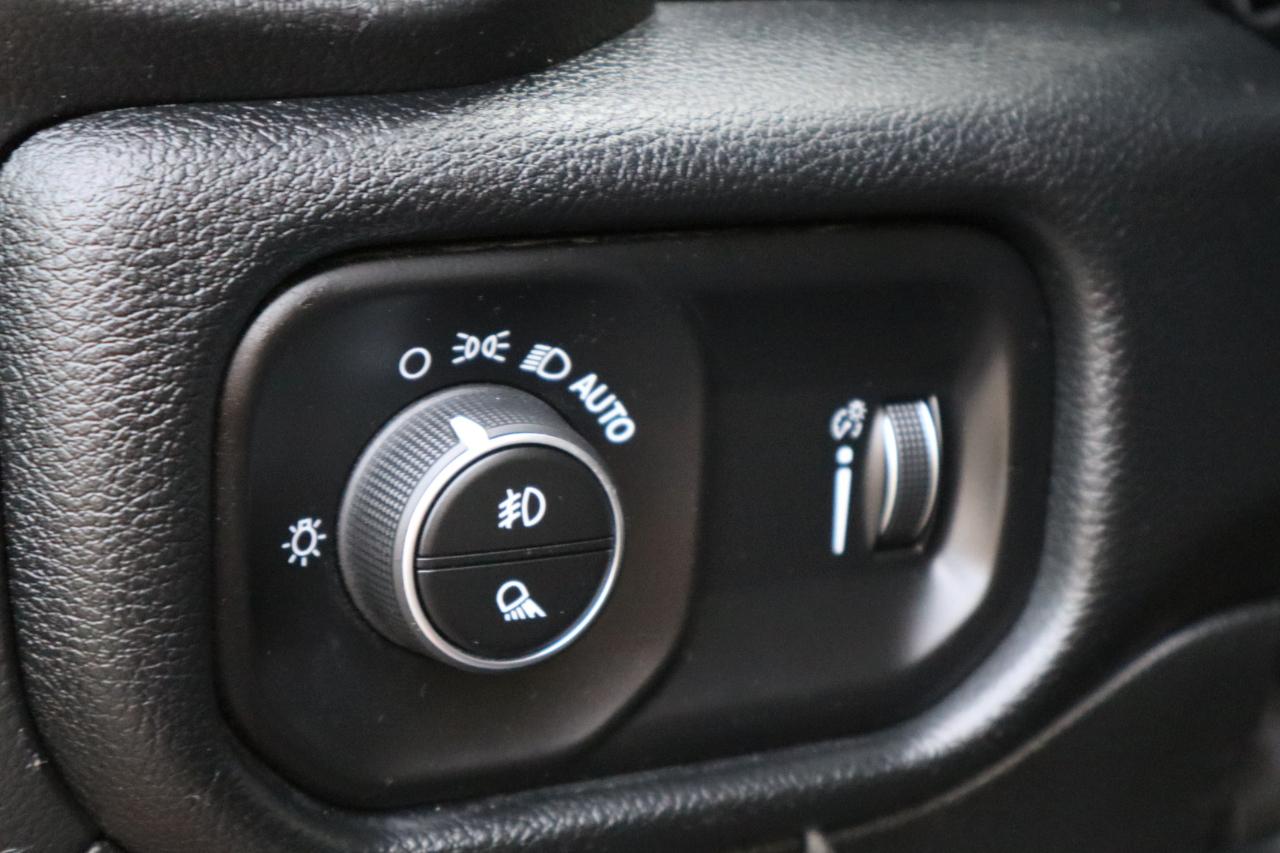 RAM 1500 Big Horn Crew Cab SWB 4WD 2020