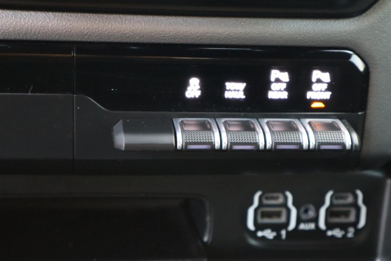 RAM 1500 Big Horn Crew Cab SWB 4WD 2020