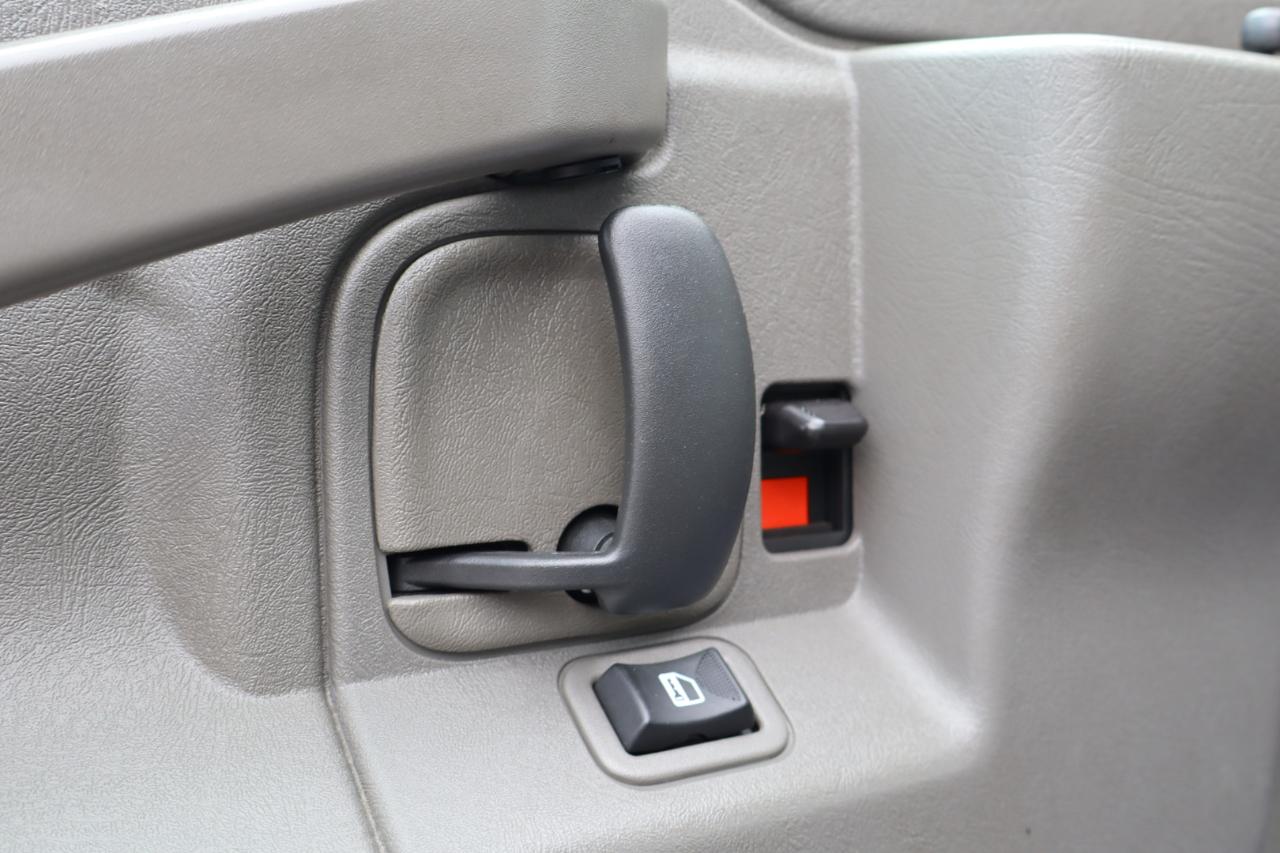 Chevrolet Express photo 26
