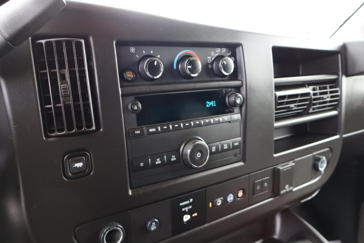 Chevrolet Express photo 30