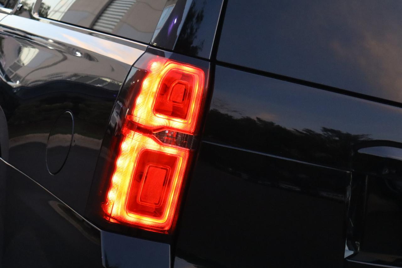 Chevrolet Suburban photo 9