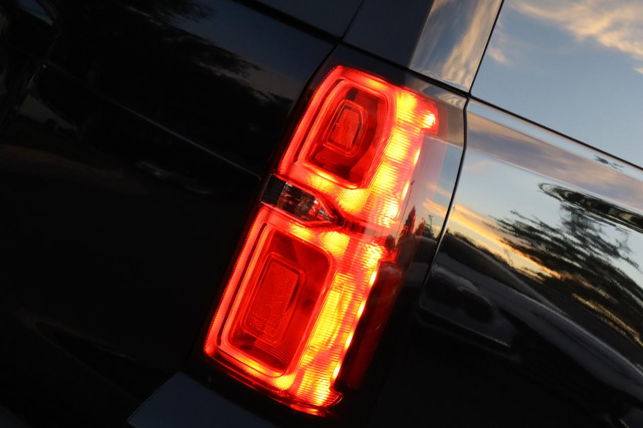 Chevrolet Suburban photo 11
