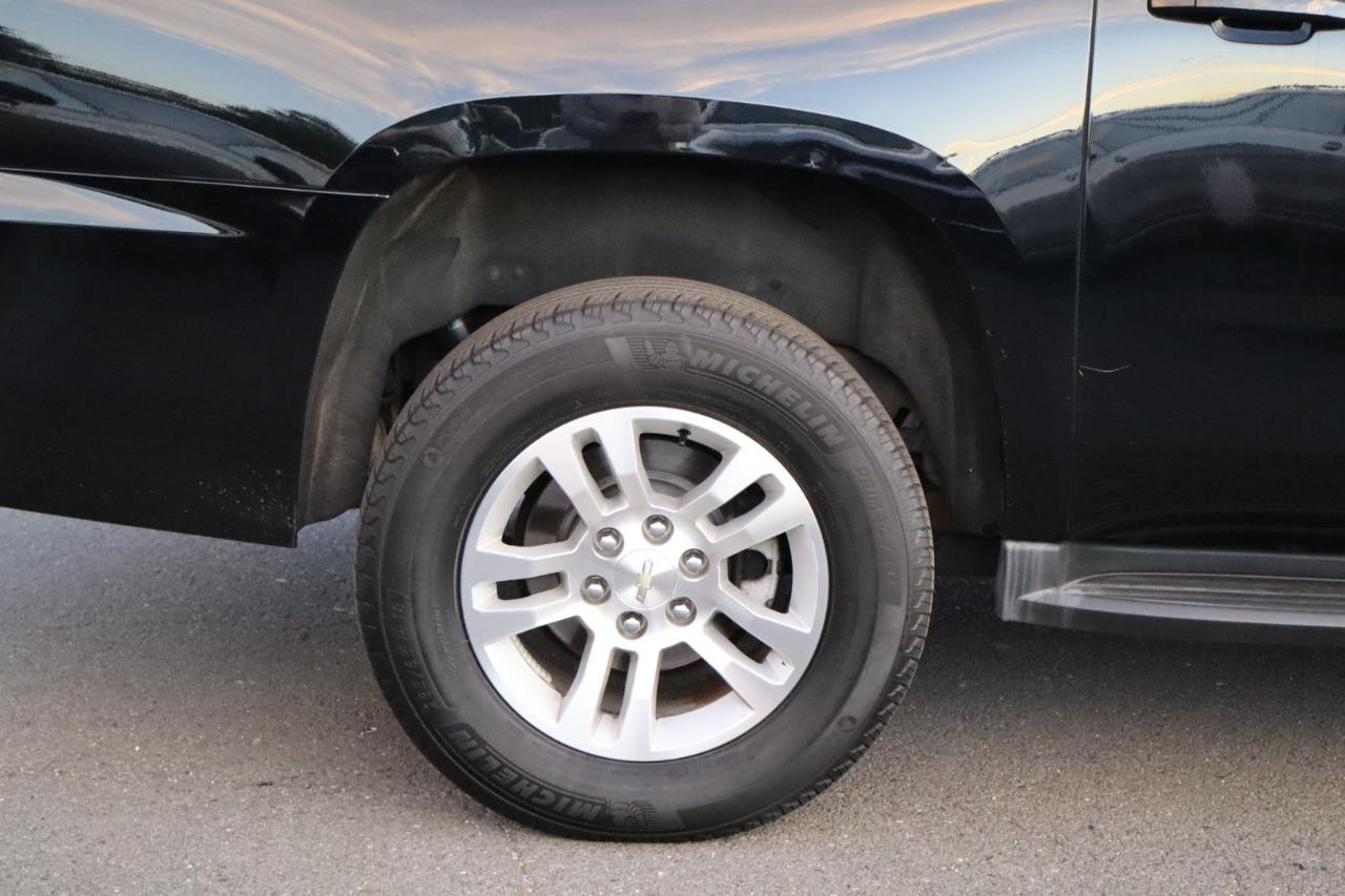 Chevrolet Suburban photo 12