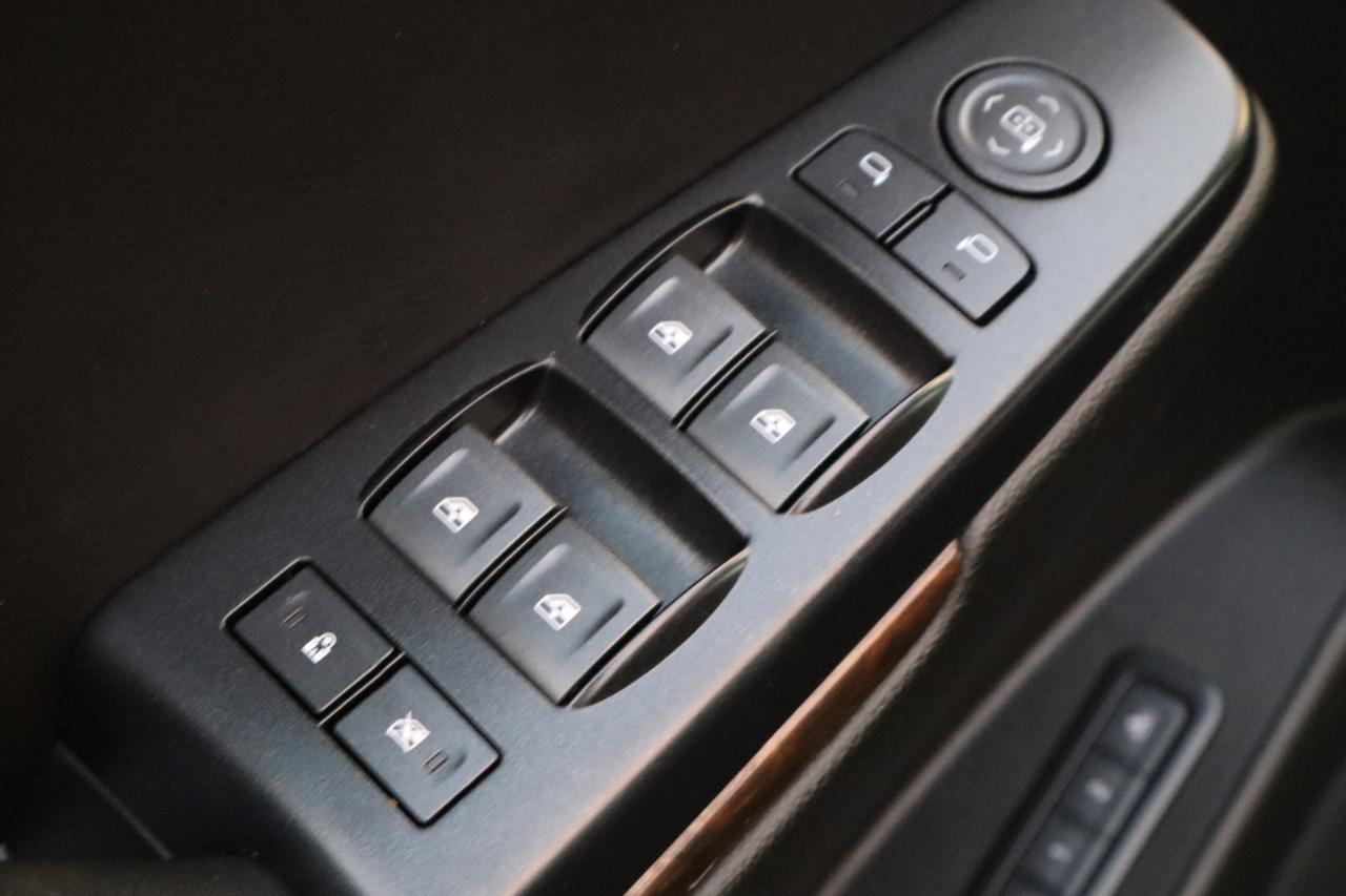 Chevrolet Suburban photo 29