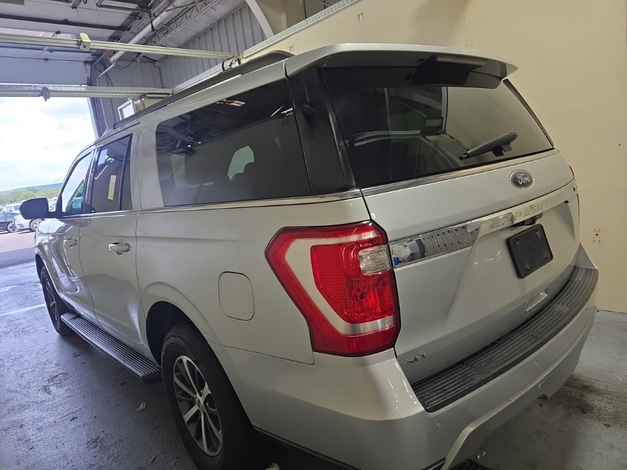 Ford Expedition MAX photo 2