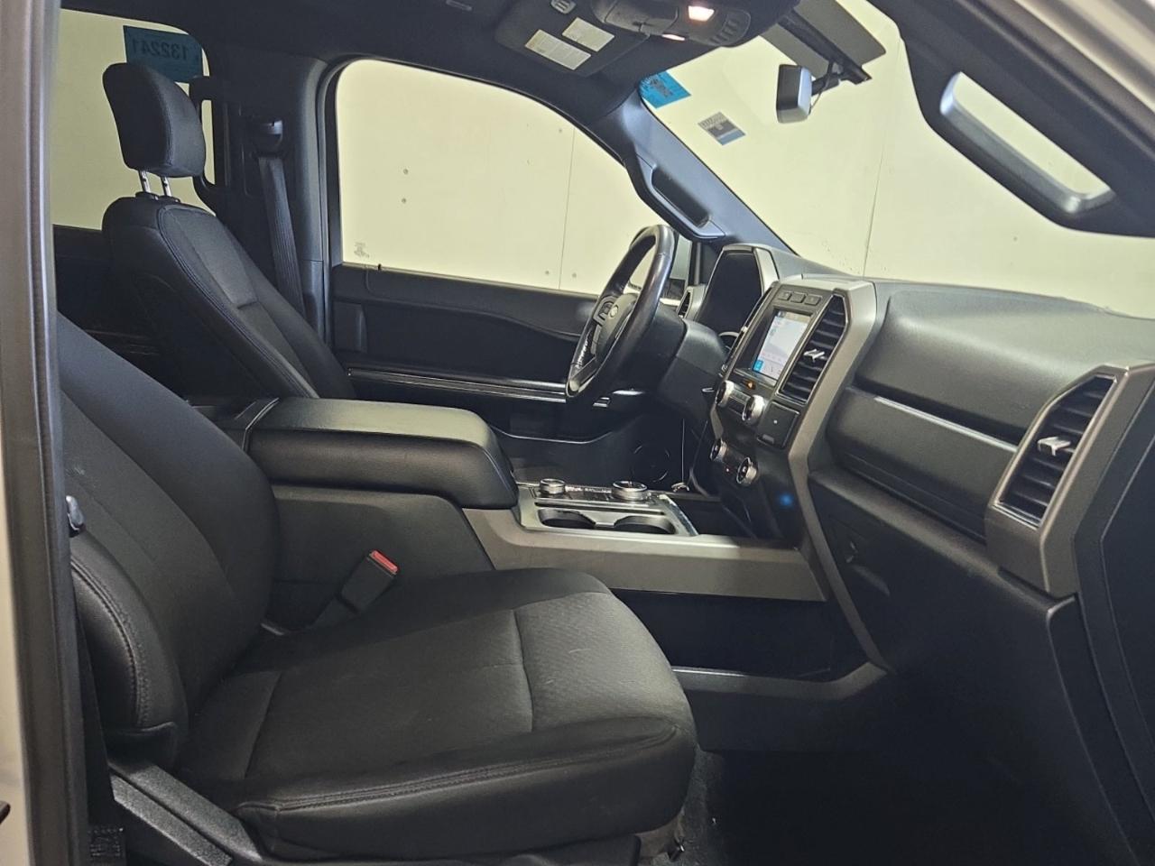 Ford Expedition MAX photo 6