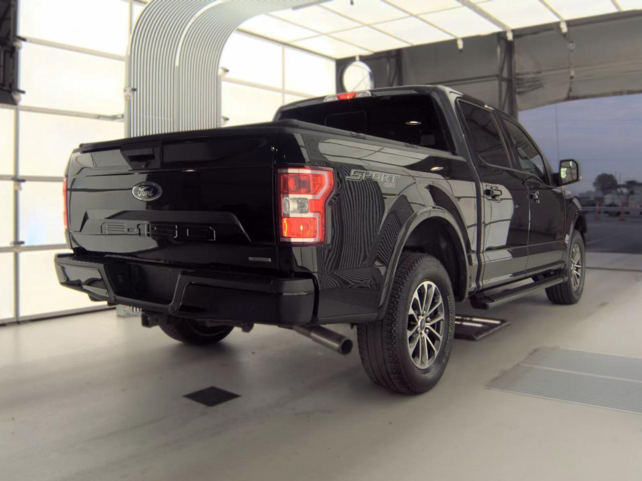 Ford F-150 photo 2