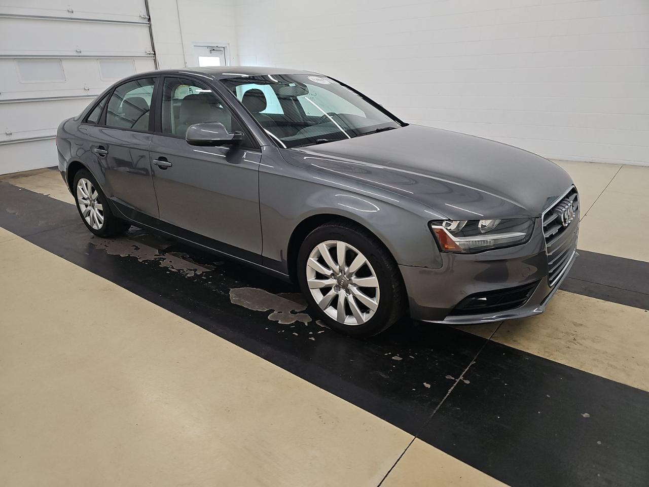 Audi A4 2.0T Sedan quattro Tiptronic 2014