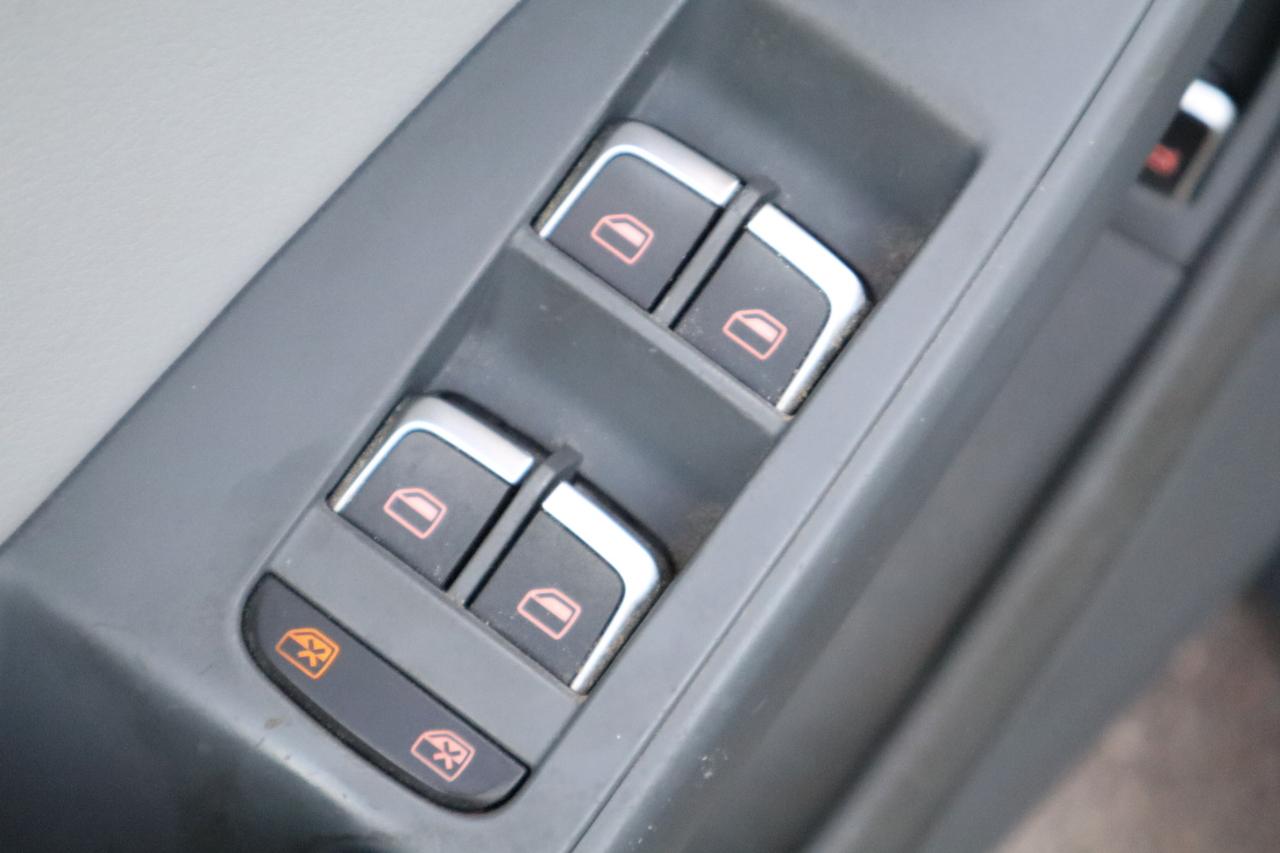 Audi A4 2.0T Sedan quattro Tiptronic 2014