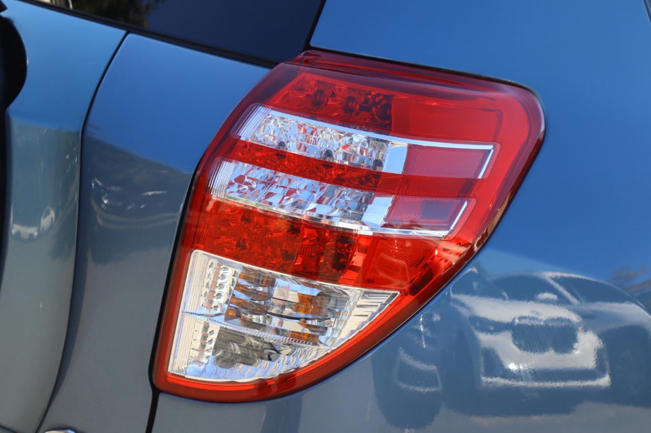 Toyota RAV4 Base I4 4WD 2010
