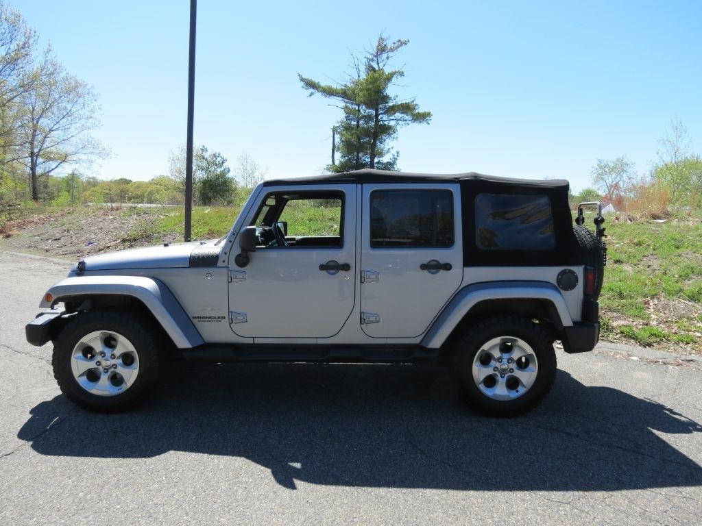 Jeep Wrangler Unlimited Sahara 4WD 2013