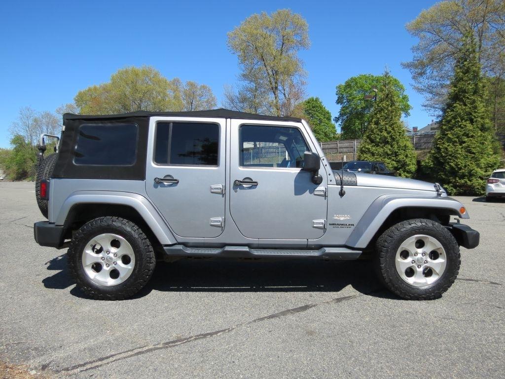 Jeep Wrangler Unlimited Sahara 4WD 2013