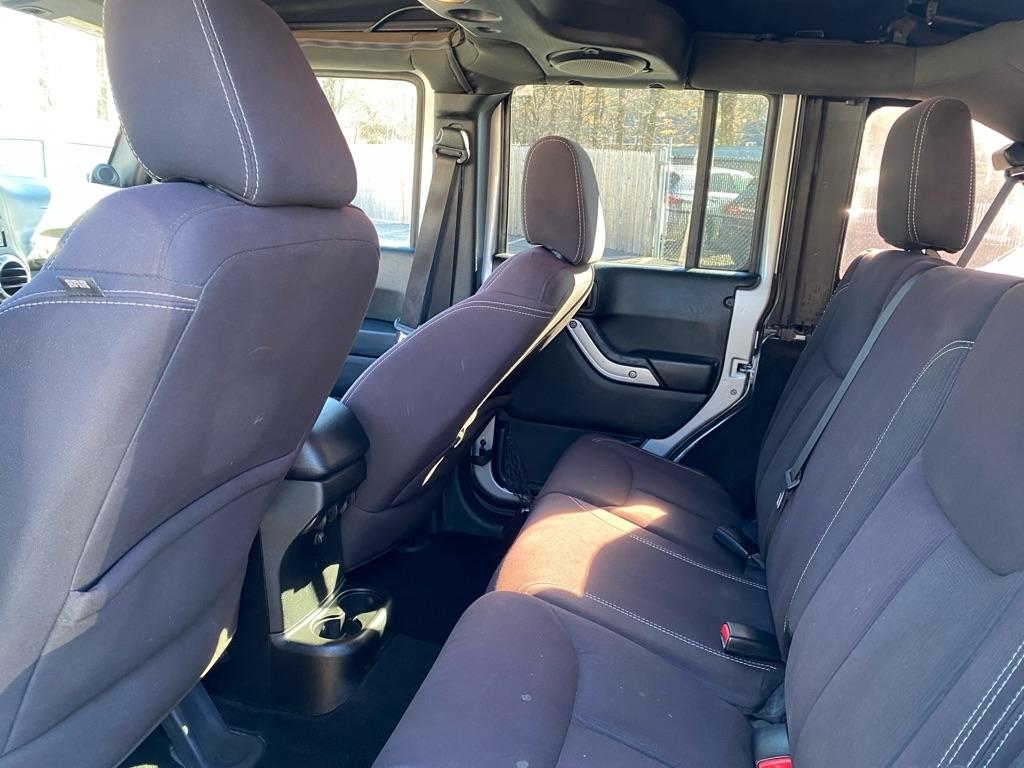 Jeep Wrangler Unlimited Sahara 4WD 2013