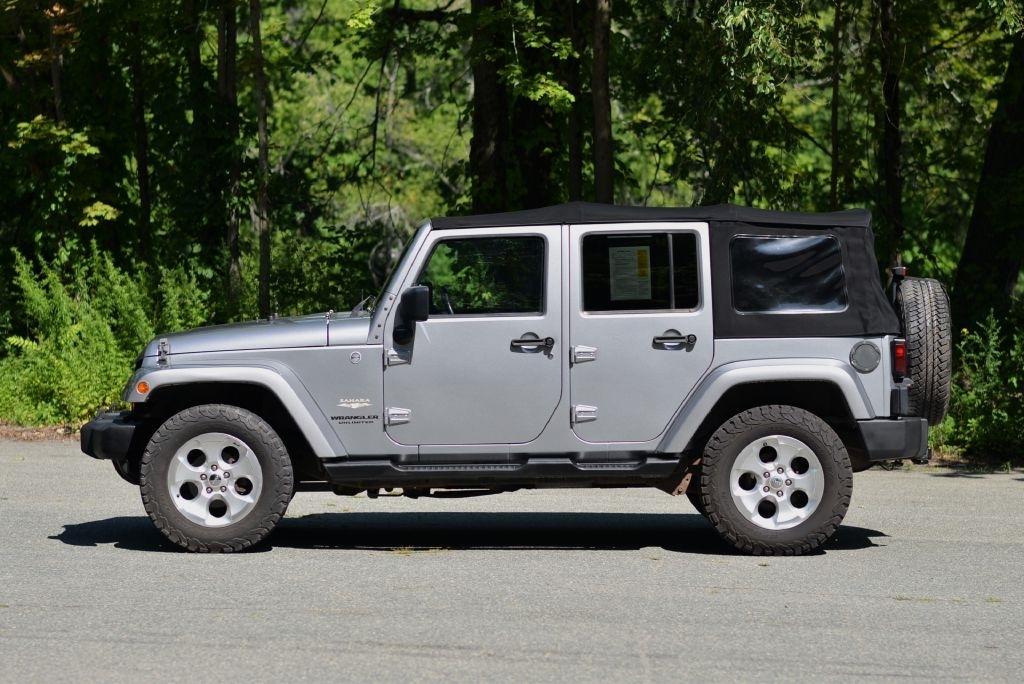 Jeep Wrangler Unlimited Sahara 4WD 2013