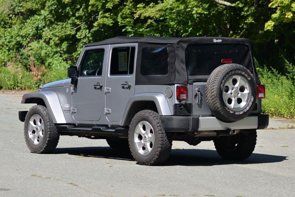 Jeep Wrangler Unlimited Sahara 4WD 2013