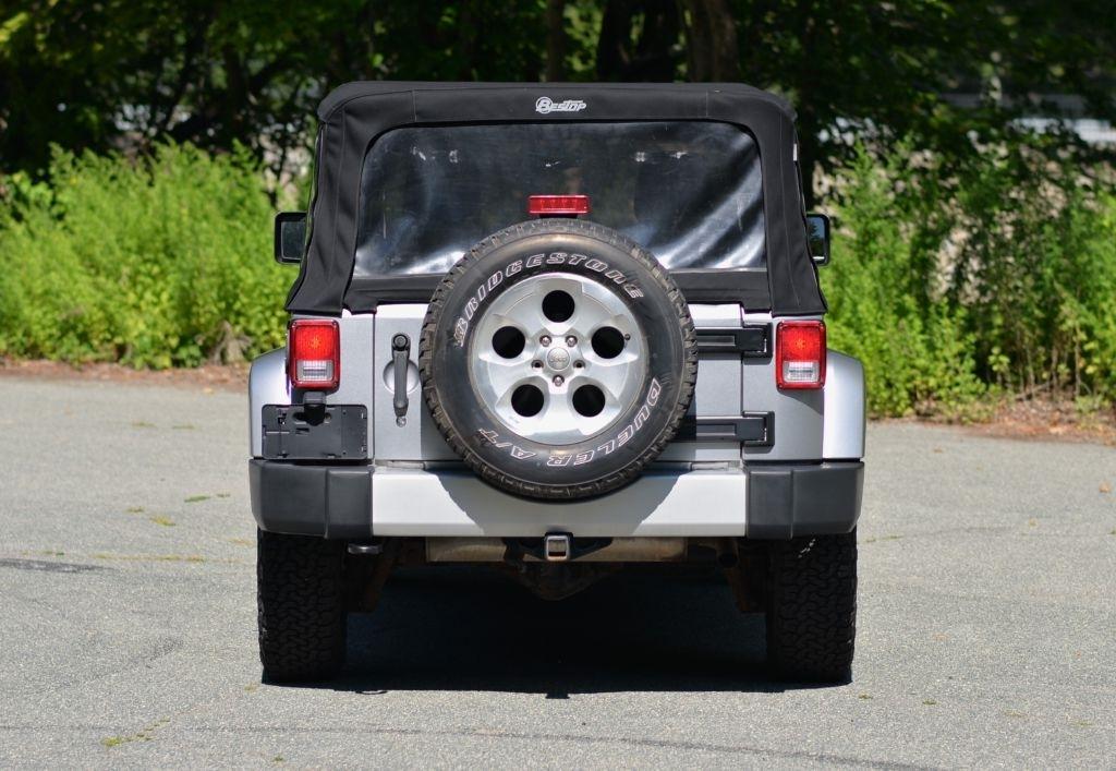 Jeep Wrangler Unlimited Sahara 4WD 2013
