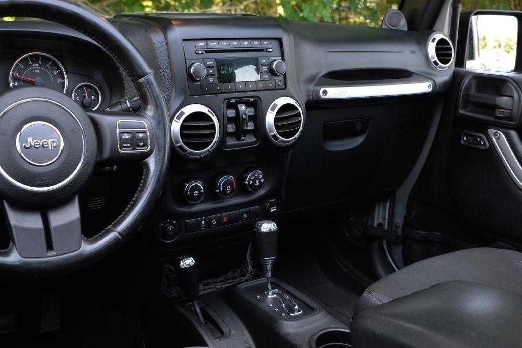 Jeep Wrangler Unlimited Sahara 4WD 2013