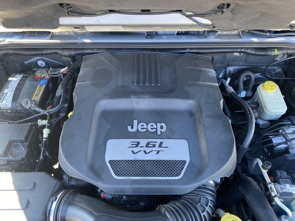 Jeep Wrangler Unlimited Sahara 4WD 2013