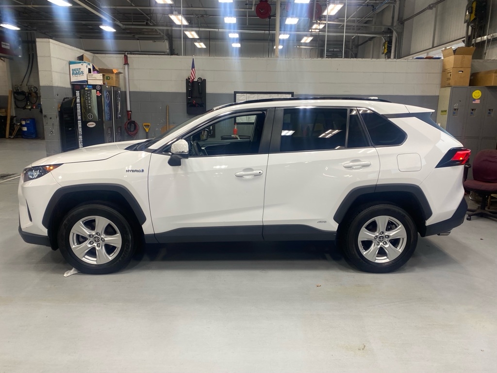 Toyota RAV4 Hybrid LE 2021