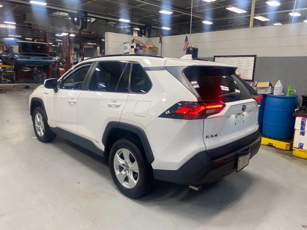 Toyota RAV4 Hybrid LE 2021