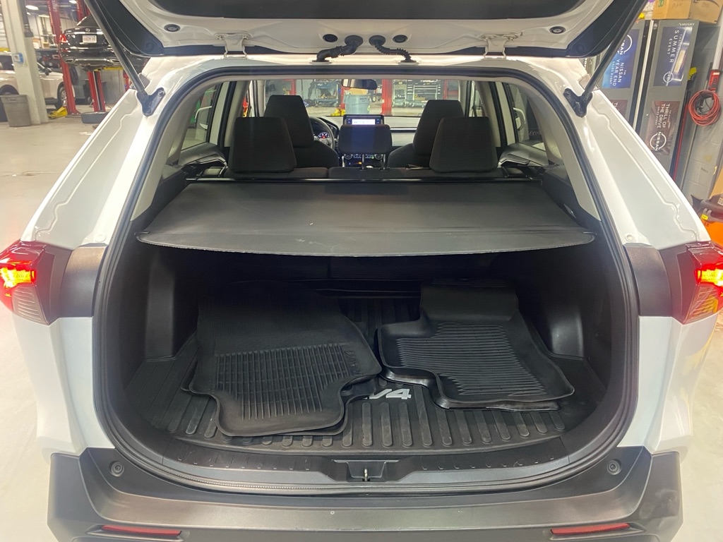 Toyota RAV4 Hybrid LE 2021