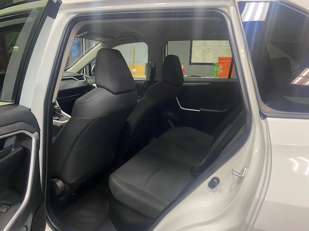 Toyota RAV4 Hybrid LE 2021