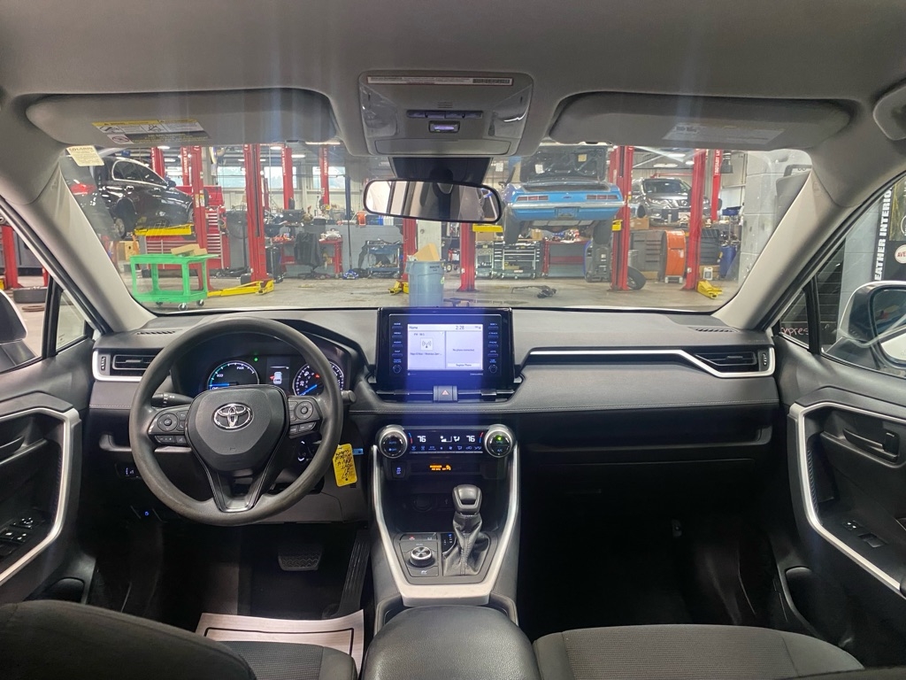 Toyota RAV4 Hybrid LE 2021