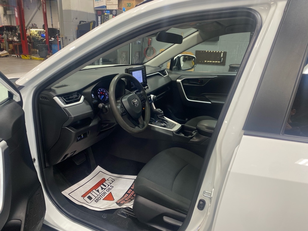 Toyota RAV4 Hybrid LE 2021