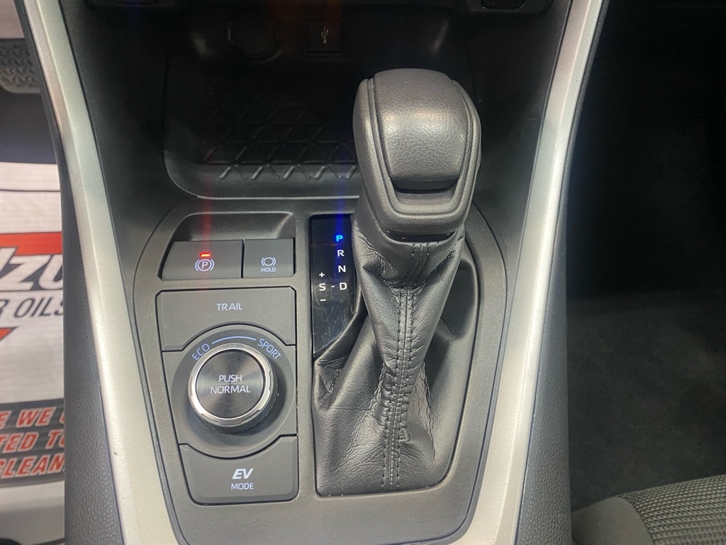 Toyota RAV4 Hybrid LE 2021